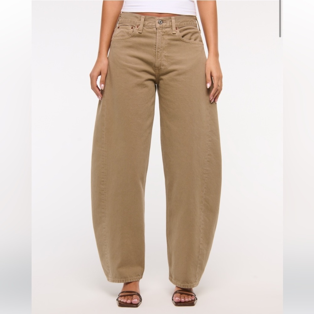 Abercrombie Barrel Leg Jeans - Washed Brown (size 29 long)